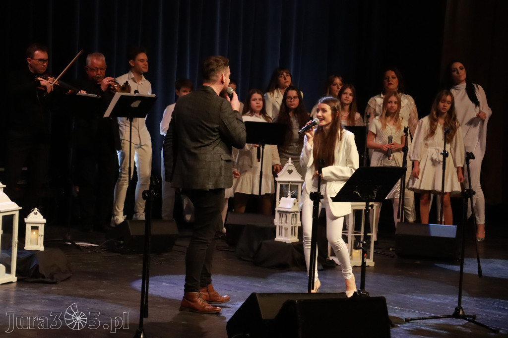 Fotorelacja: W krainie świątecznych melodii w MOK Zawiercie