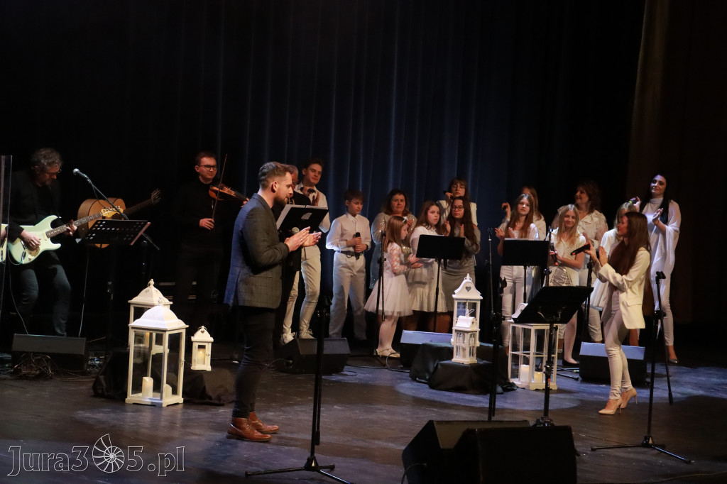Fotorelacja: W krainie świątecznych melodii w MOK Zawiercie