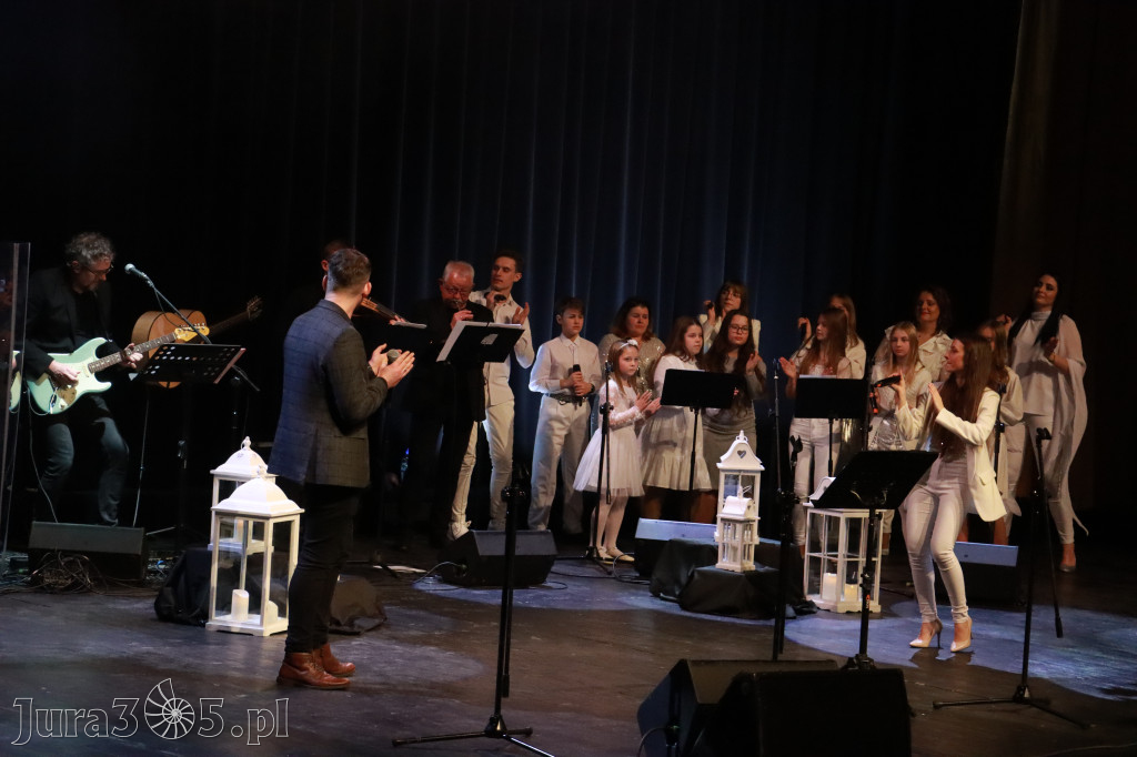 Fotorelacja: W krainie świątecznych melodii w MOK Zawiercie
