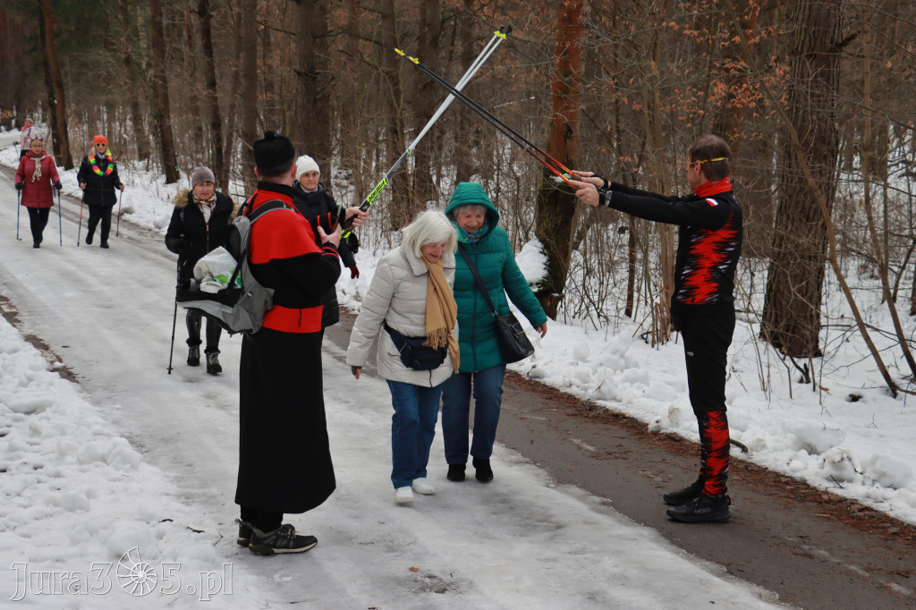 Fotorelacja: Karnawałowy Marsz Nordic Walking w Zawierciu