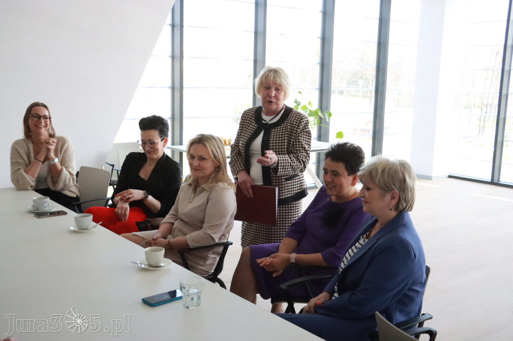 Fotorelacja: Pasowanie na Seniora w Koziegłowach - Klub Seniora Koziołek