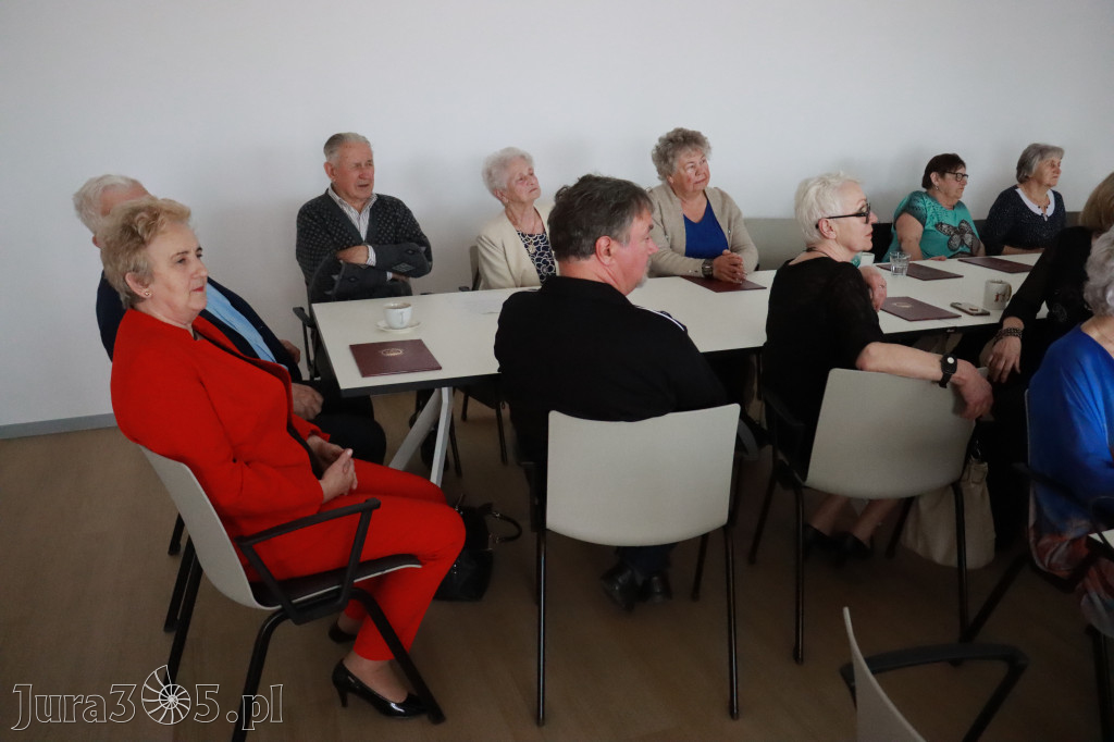 Fotorelacja: Pasowanie na Seniora w Koziegłowach - Klub Seniora Koziołek