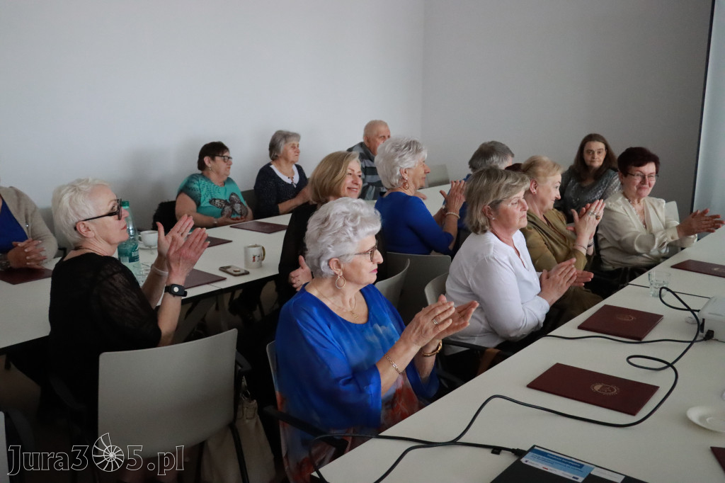 Fotorelacja: Pasowanie na Seniora w Koziegłowach - Klub Seniora Koziołek