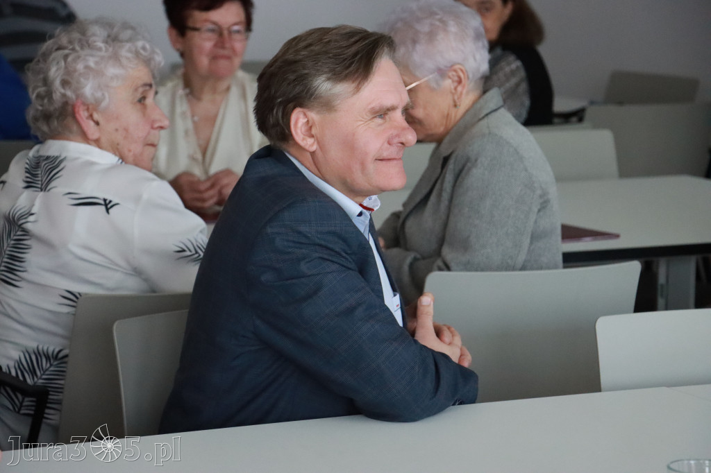 Fotorelacja: Pasowanie na Seniora w Koziegłowach - Klub Seniora Koziołek