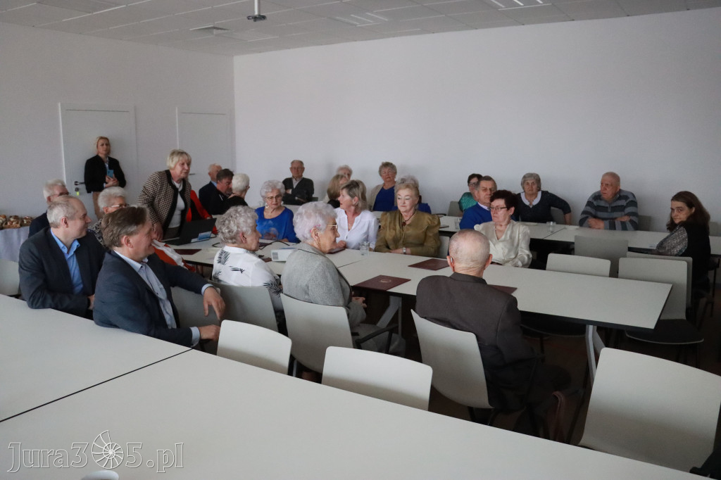 Fotorelacja: Pasowanie na Seniora w Koziegłowach - Klub Seniora Koziołek
