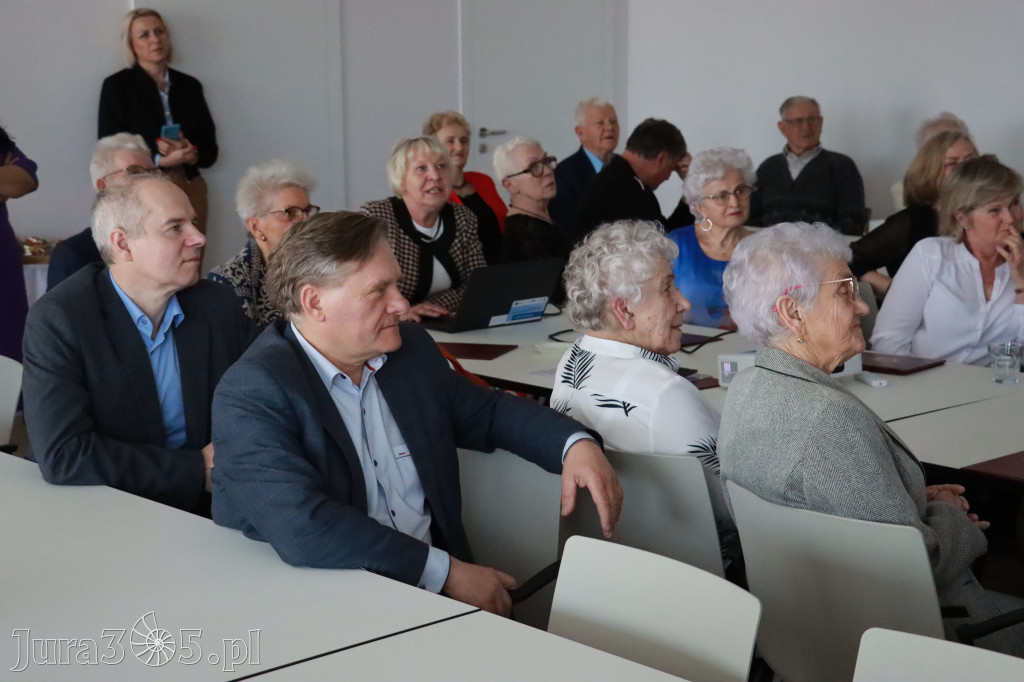 Fotorelacja: Pasowanie na Seniora w Koziegłowach - Klub Seniora Koziołek