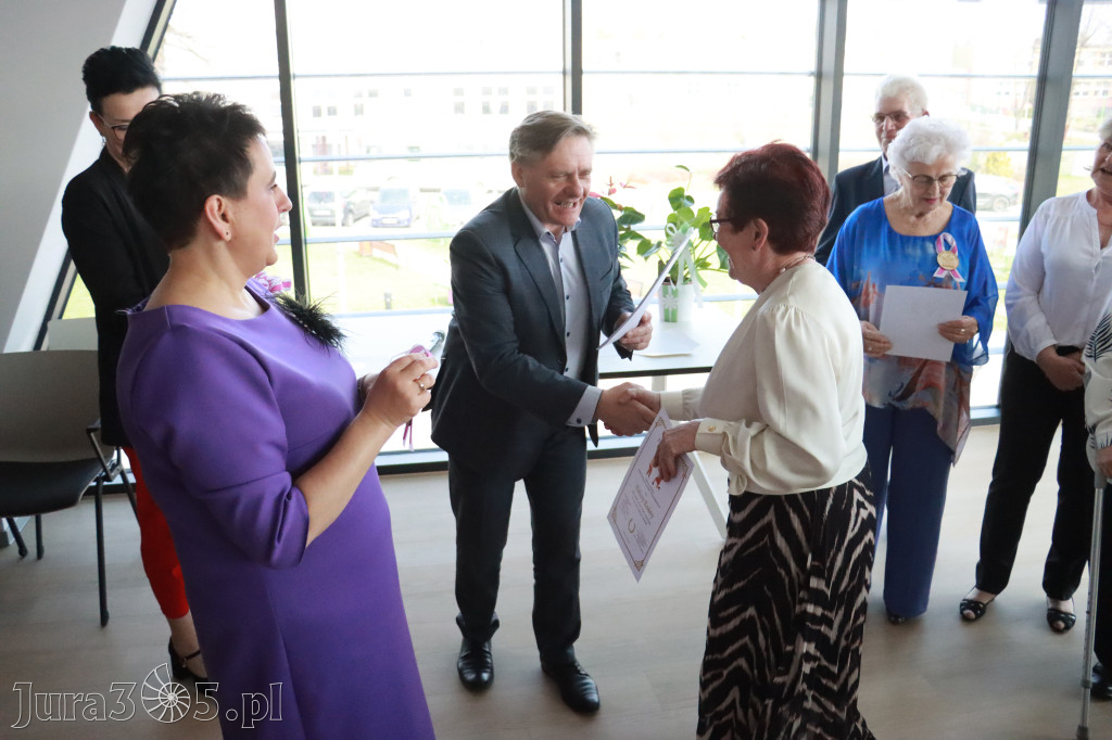 Fotorelacja: Pasowanie na Seniora w Koziegłowach - Klub Seniora Koziołek