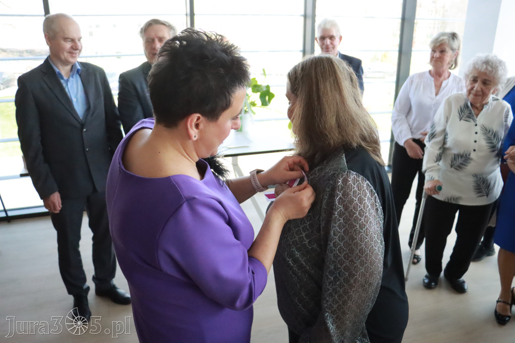 Fotorelacja: Pasowanie na Seniora w Koziegłowach - Klub Seniora Koziołek