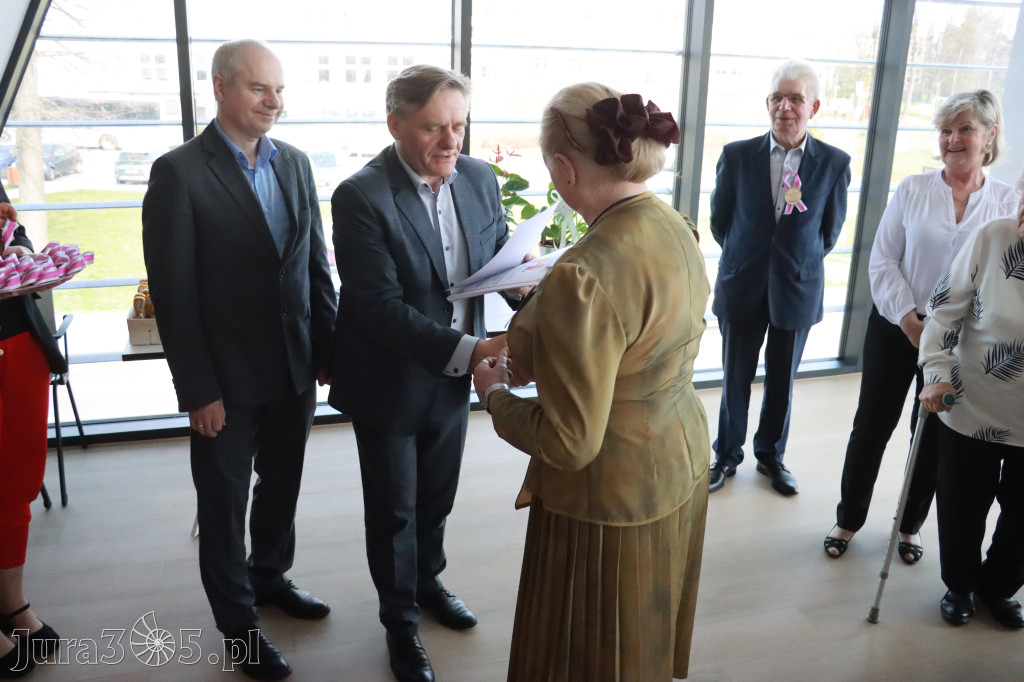 Fotorelacja: Pasowanie na Seniora w Koziegłowach - Klub Seniora Koziołek