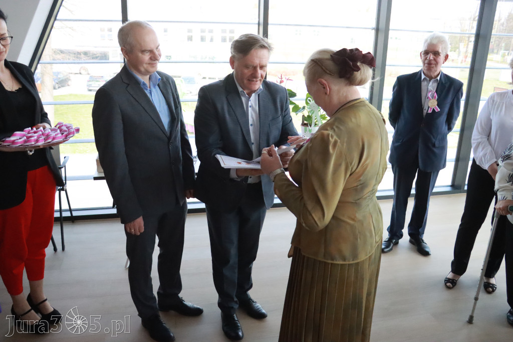 Fotorelacja: Pasowanie na Seniora w Koziegłowach - Klub Seniora Koziołek