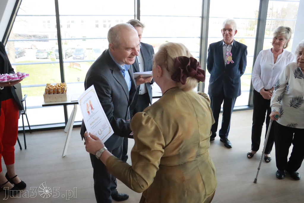 Fotorelacja: Pasowanie na Seniora w Koziegłowach - Klub Seniora Koziołek