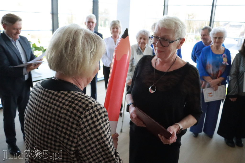 Fotorelacja: Pasowanie na Seniora w Koziegłowach - Klub Seniora Koziołek