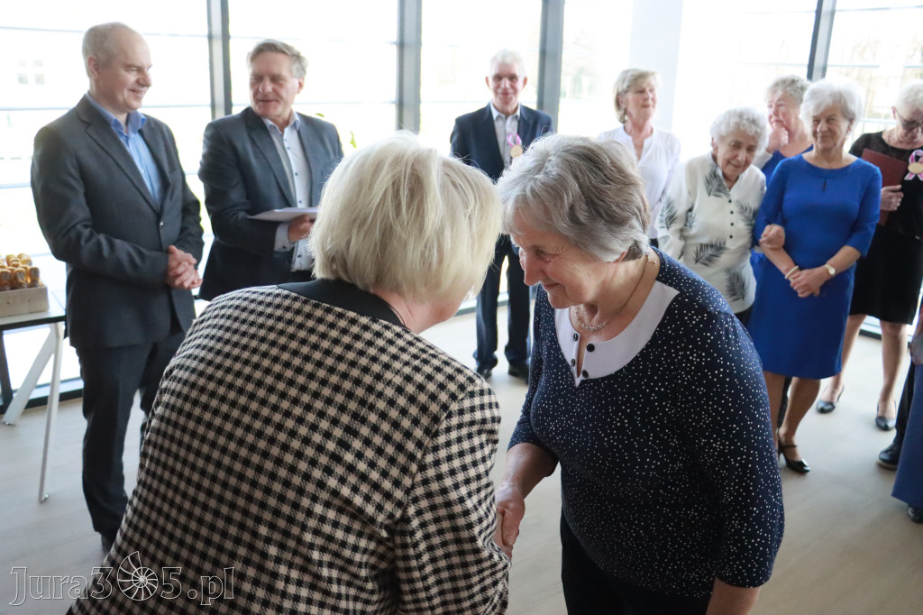 Fotorelacja: Pasowanie na Seniora w Koziegłowach - Klub Seniora Koziołek