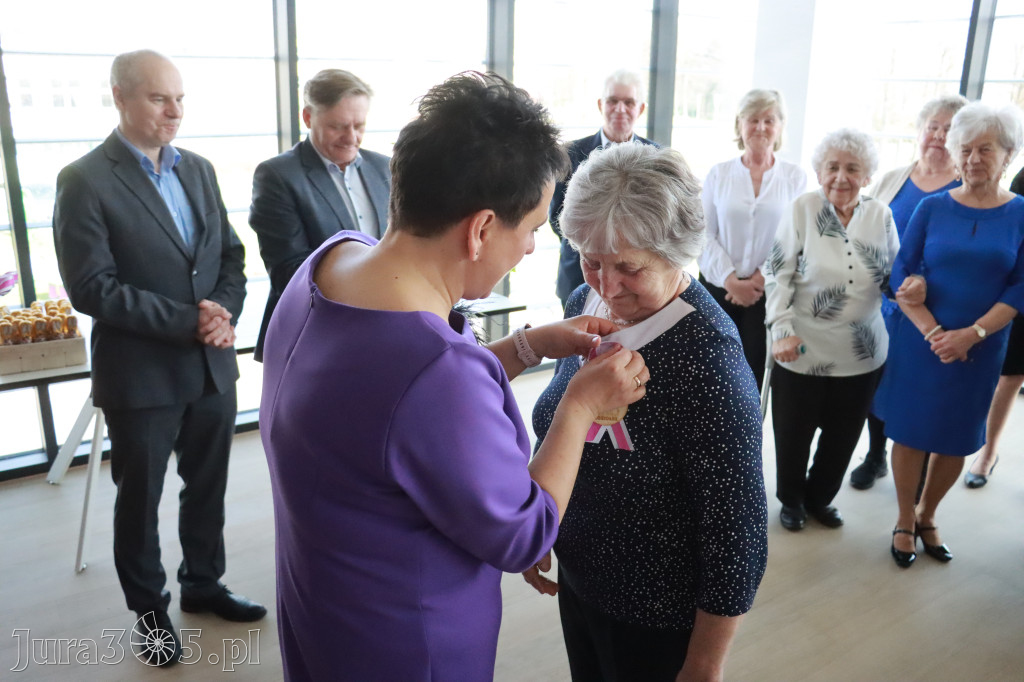 Fotorelacja: Pasowanie na Seniora w Koziegłowach - Klub Seniora Koziołek