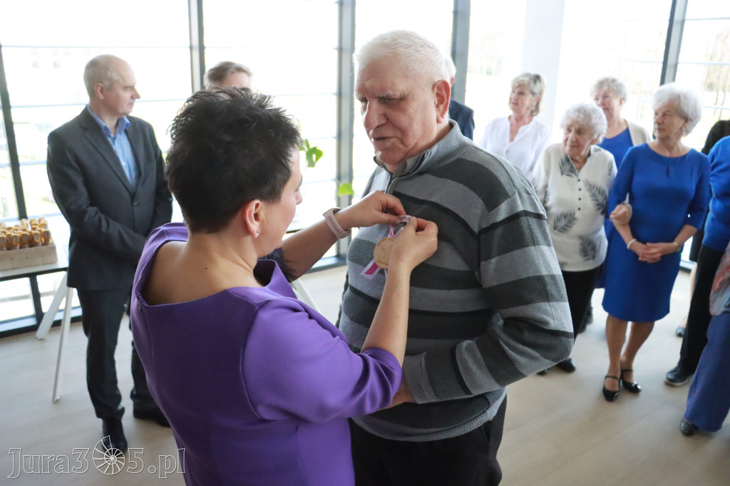 Fotorelacja: Pasowanie na Seniora w Koziegłowach - Klub Seniora Koziołek