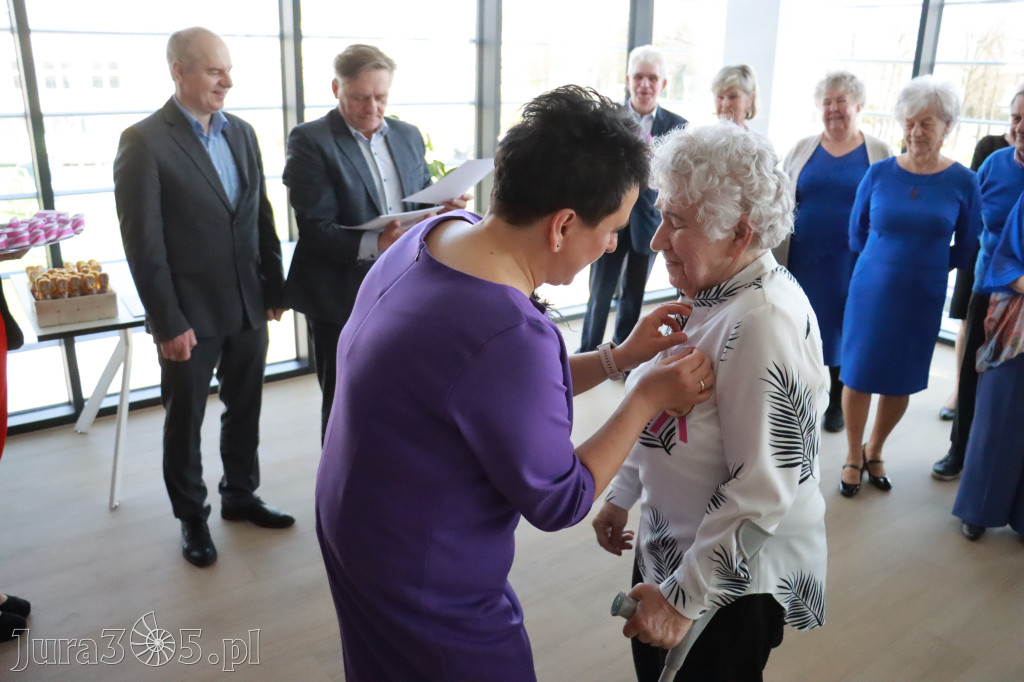 Fotorelacja: Pasowanie na Seniora w Koziegłowach - Klub Seniora Koziołek