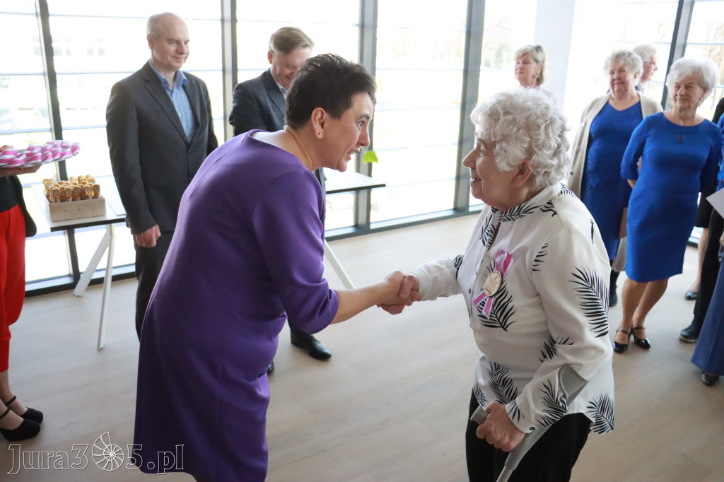 Fotorelacja: Pasowanie na Seniora w Koziegłowach - Klub Seniora Koziołek