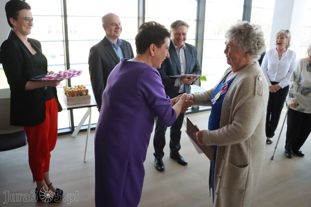 Fotorelacja: Pasowanie na Seniora w Koziegłowach - Klub Seniora Koziołek