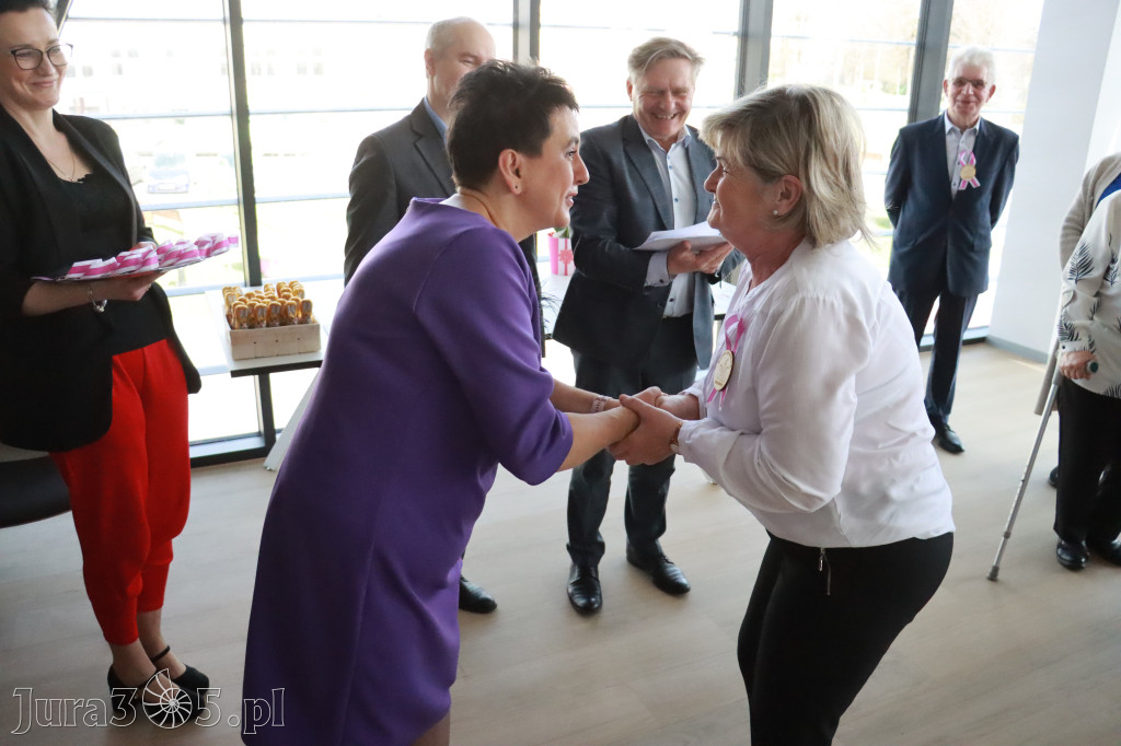Fotorelacja: Pasowanie na Seniora w Koziegłowach - Klub Seniora Koziołek