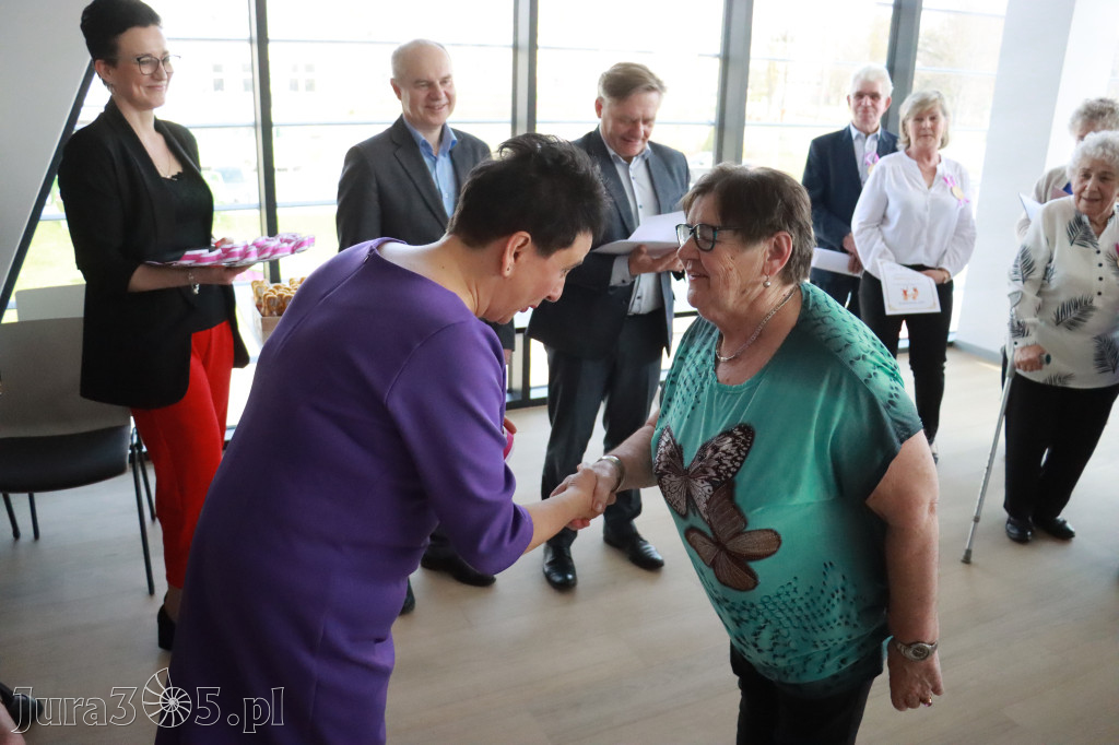 Fotorelacja: Pasowanie na Seniora w Koziegłowach - Klub Seniora Koziołek