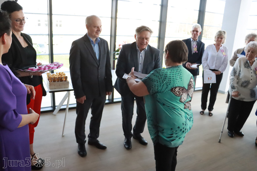 Fotorelacja: Pasowanie na Seniora w Koziegłowach - Klub Seniora Koziołek