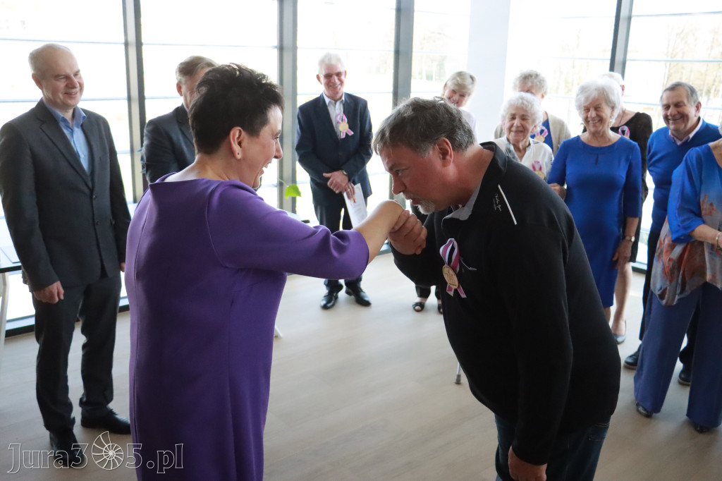 Fotorelacja: Pasowanie na Seniora w Koziegłowach - Klub Seniora Koziołek
