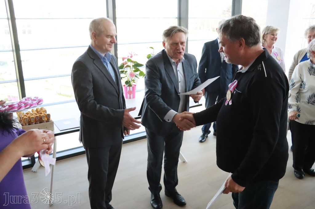 Fotorelacja: Pasowanie na Seniora w Koziegłowach - Klub Seniora Koziołek