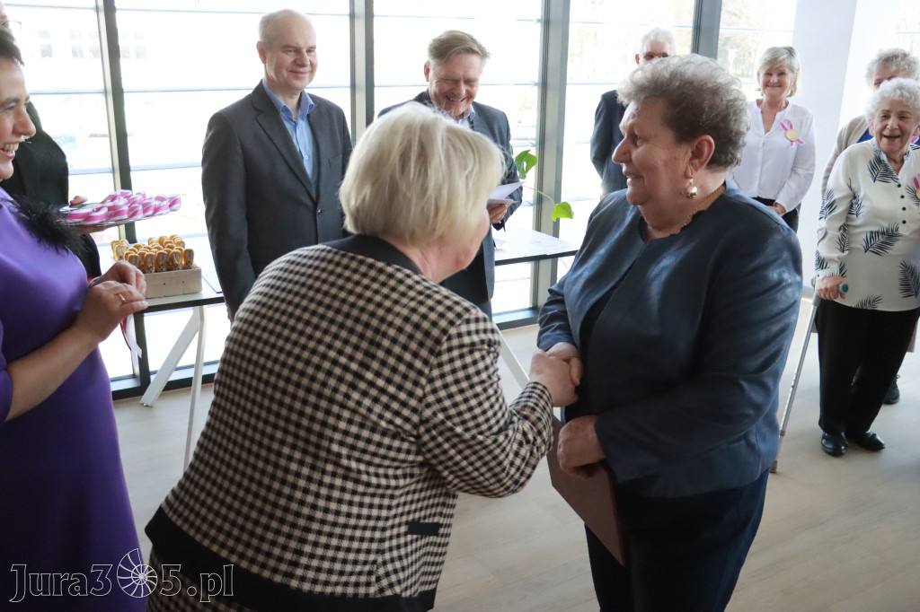 Fotorelacja: Pasowanie na Seniora w Koziegłowach - Klub Seniora Koziołek