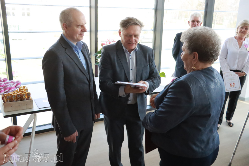 Fotorelacja: Pasowanie na Seniora w Koziegłowach - Klub Seniora Koziołek