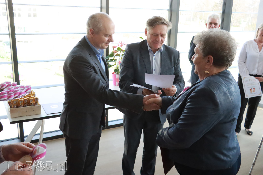 Fotorelacja: Pasowanie na Seniora w Koziegłowach - Klub Seniora Koziołek