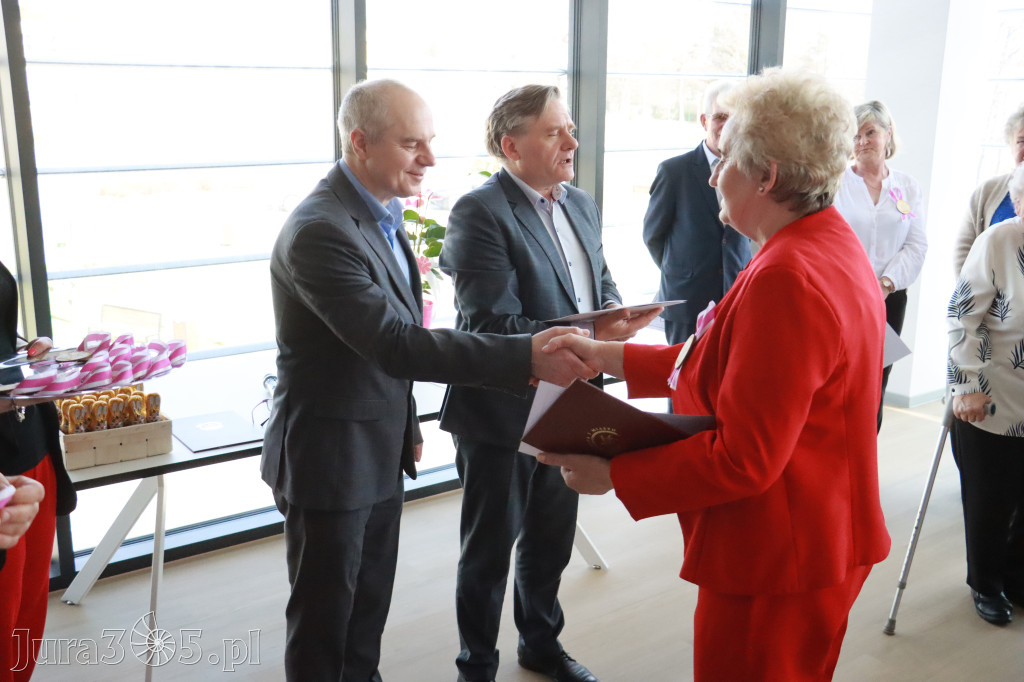 Fotorelacja: Pasowanie na Seniora w Koziegłowach - Klub Seniora Koziołek