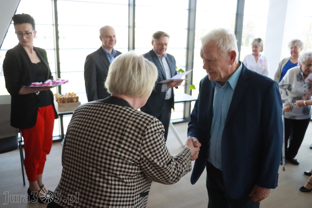 Fotorelacja: Pasowanie na Seniora w Koziegłowach - Klub Seniora Koziołek