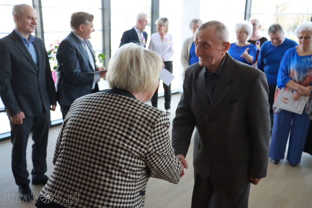 Fotorelacja: Pasowanie na Seniora w Koziegłowach - Klub Seniora Koziołek