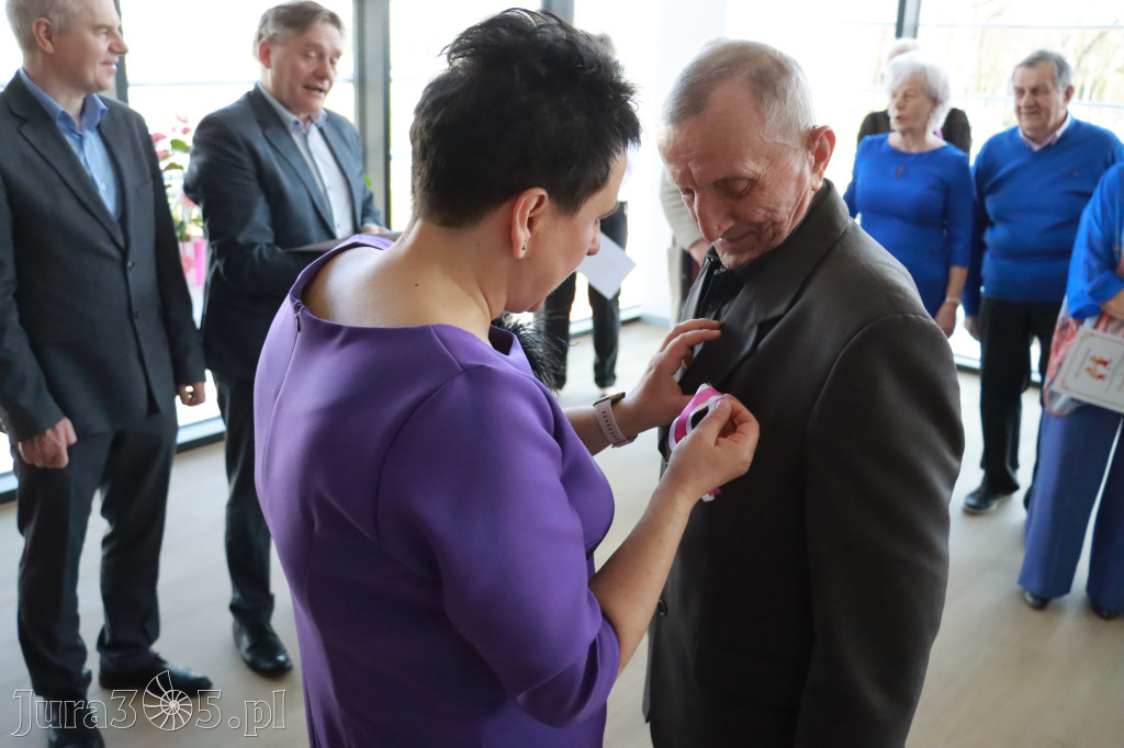 Fotorelacja: Pasowanie na Seniora w Koziegłowach - Klub Seniora Koziołek