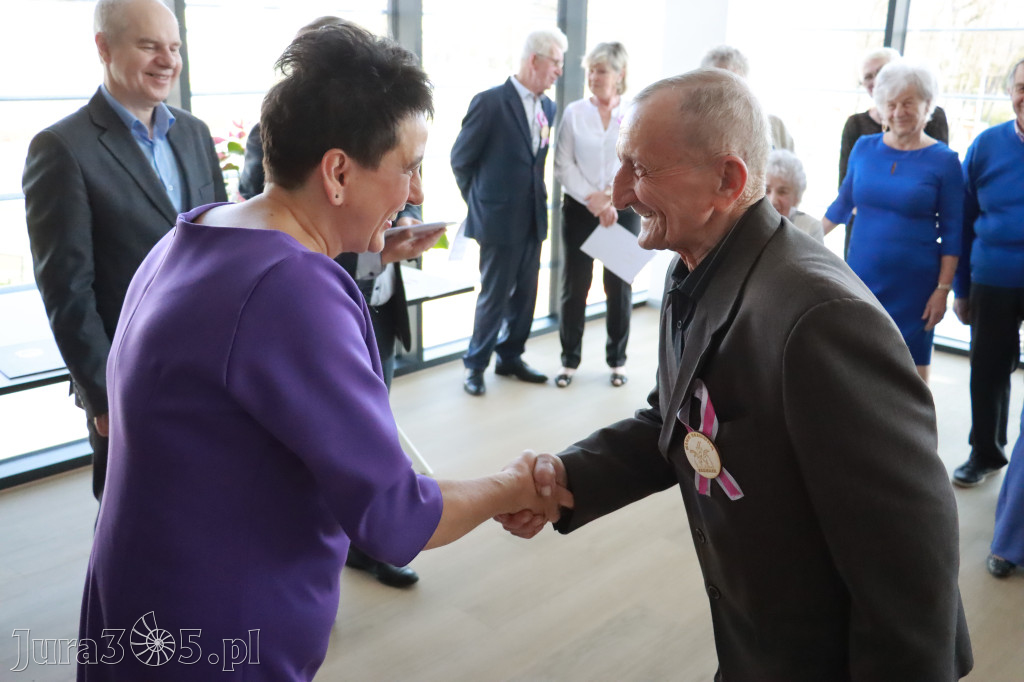 Fotorelacja: Pasowanie na Seniora w Koziegłowach - Klub Seniora Koziołek