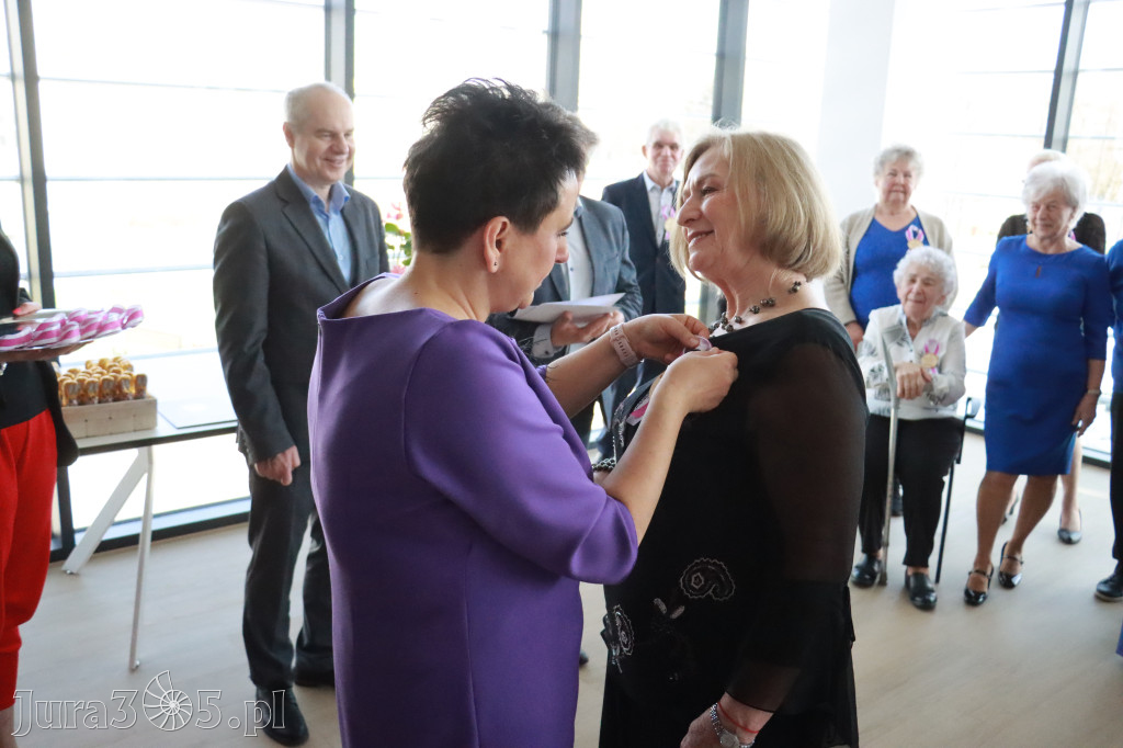 Fotorelacja: Pasowanie na Seniora w Koziegłowach - Klub Seniora Koziołek