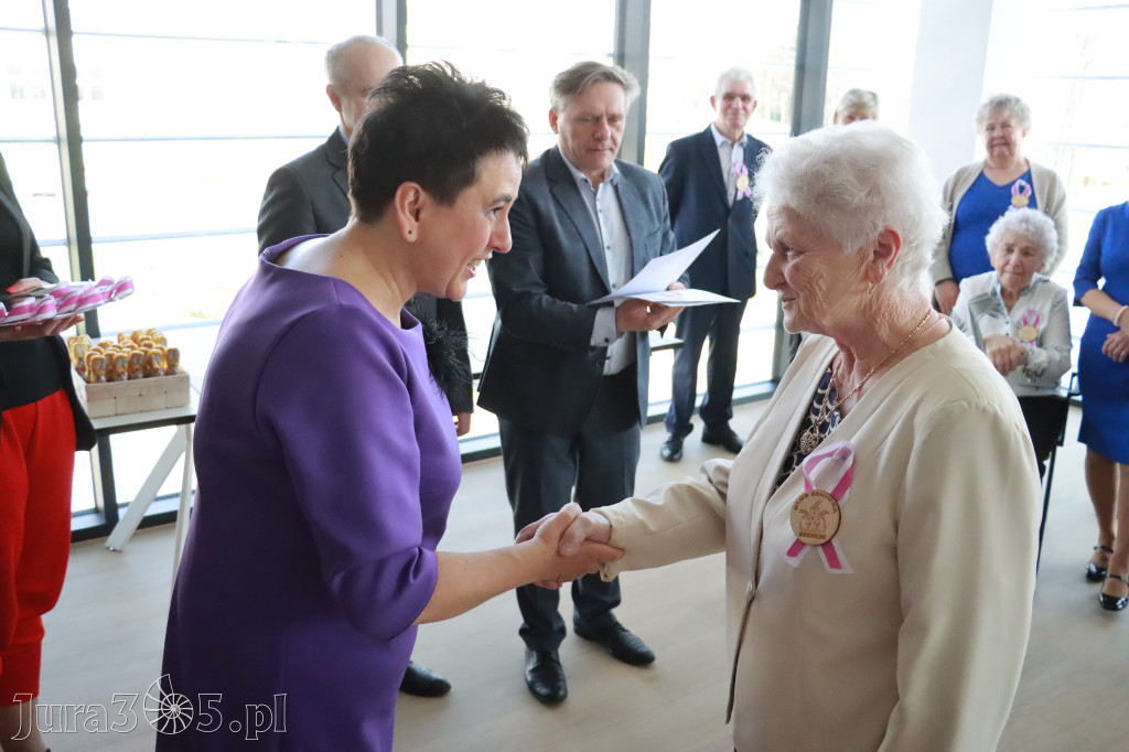 Fotorelacja: Pasowanie na Seniora w Koziegłowach - Klub Seniora Koziołek