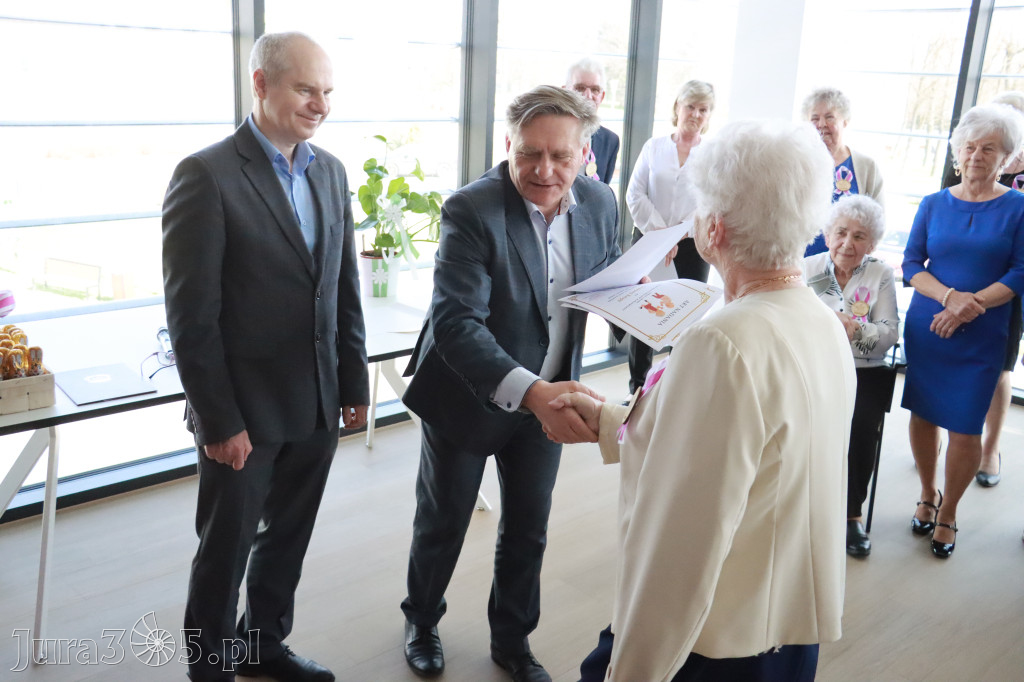 Fotorelacja: Pasowanie na Seniora w Koziegłowach - Klub Seniora Koziołek
