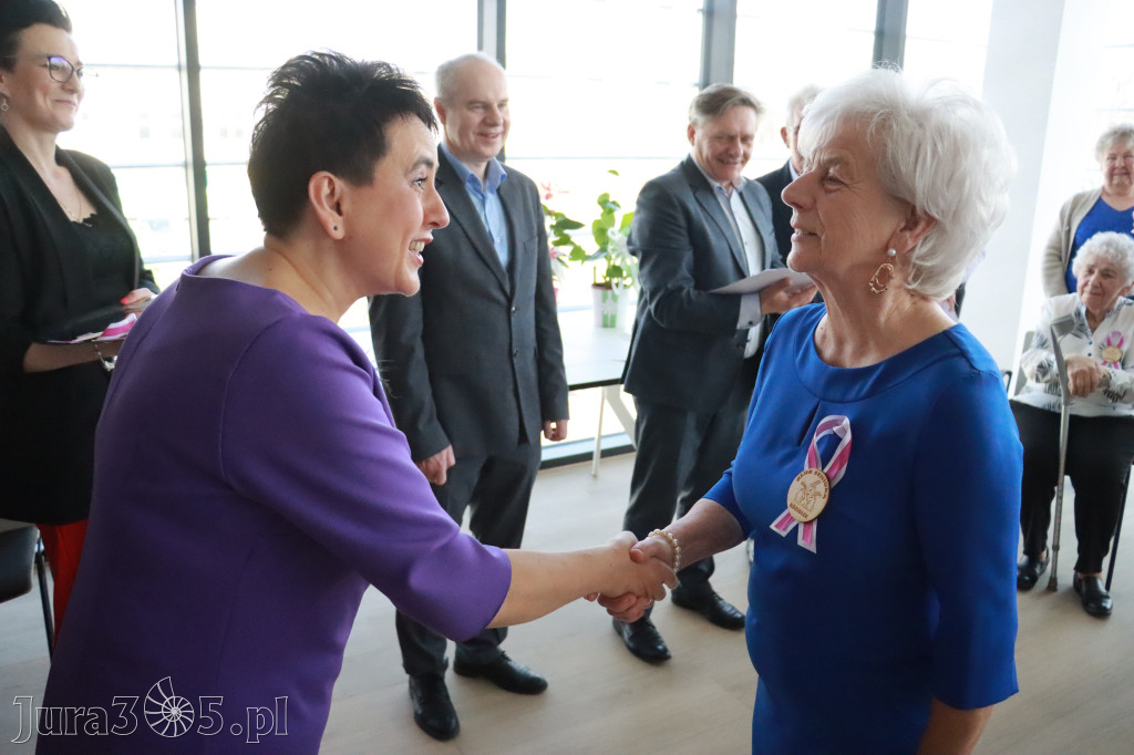 Fotorelacja: Pasowanie na Seniora w Koziegłowach - Klub Seniora Koziołek