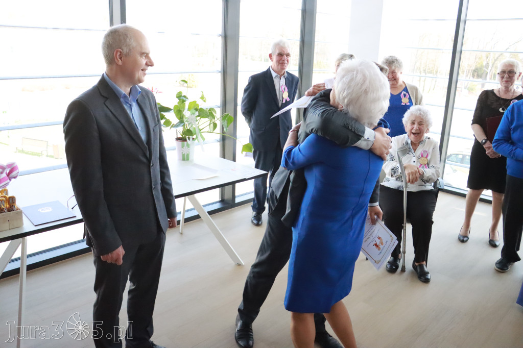 Fotorelacja: Pasowanie na Seniora w Koziegłowach - Klub Seniora Koziołek
