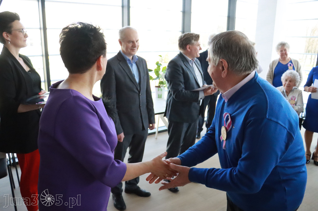 Fotorelacja: Pasowanie na Seniora w Koziegłowach - Klub Seniora Koziołek
