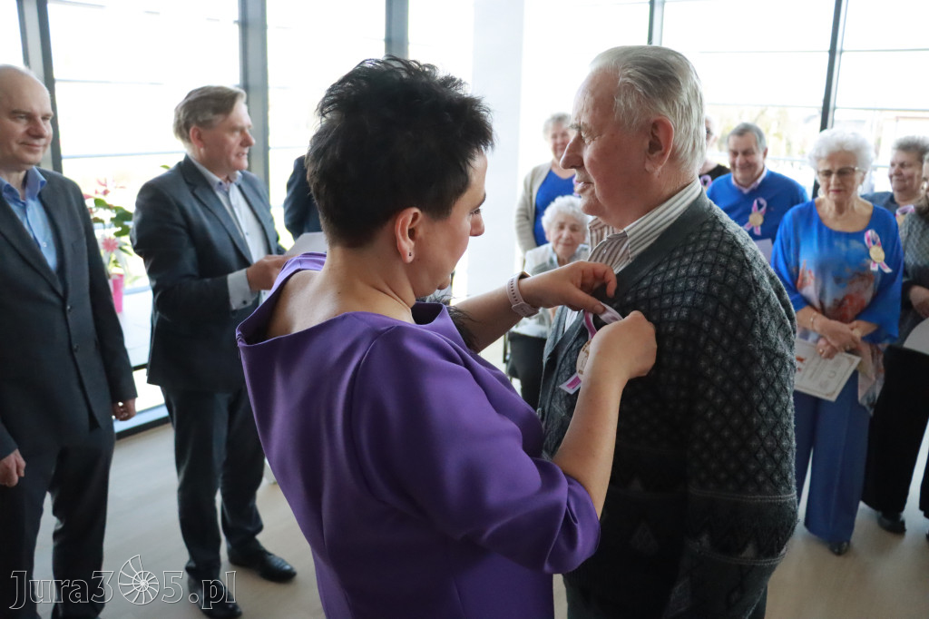 Fotorelacja: Pasowanie na Seniora w Koziegłowach - Klub Seniora Koziołek