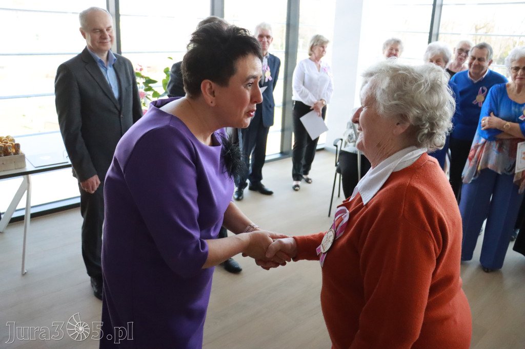 Fotorelacja: Pasowanie na Seniora w Koziegłowach - Klub Seniora Koziołek