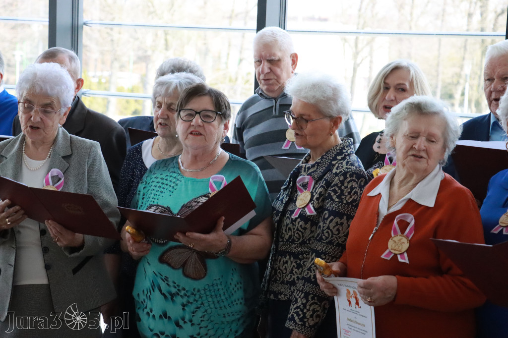 Fotorelacja: Pasowanie na Seniora w Koziegłowach - Klub Seniora Koziołek
