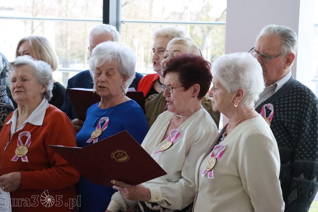 Fotorelacja: Pasowanie na Seniora w Koziegłowach - Klub Seniora Koziołek