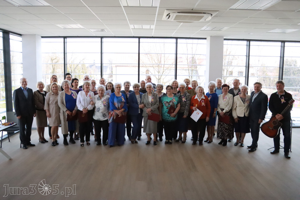Fotorelacja: Pasowanie na Seniora w Koziegłowach - Klub Seniora Koziołek