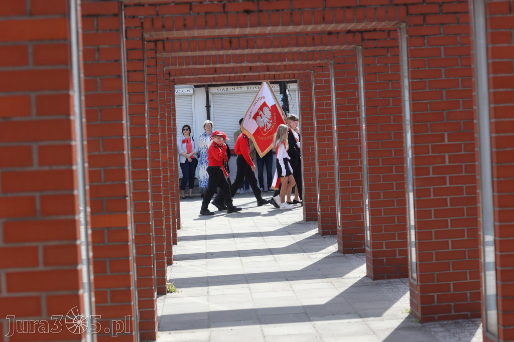 Fotorelacja: Obchody Święta Konstytucji i MOTO piknik w Łazach.