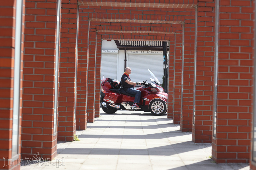 Fotorelacja: Obchody Święta Konstytucji i MOTO piknik w Łazach.