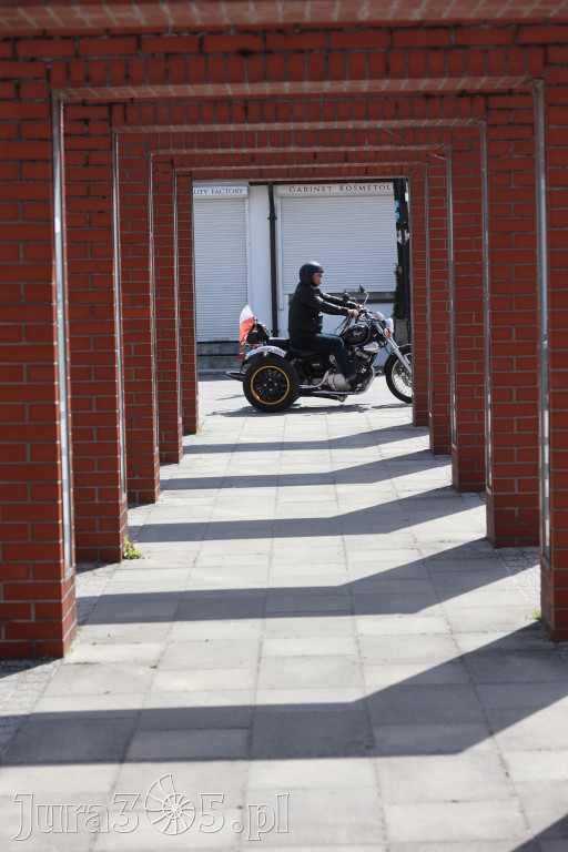 Fotorelacja: Obchody Święta Konstytucji i MOTO piknik w Łazach.