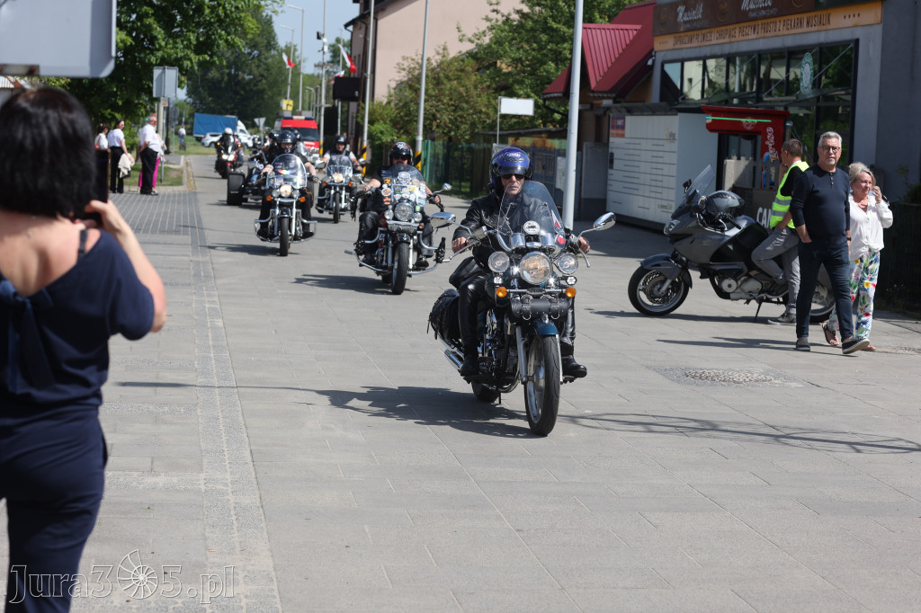 Fotorelacja: Obchody Święta Konstytucji i MOTO piknik w Łazach.